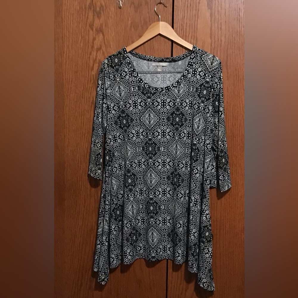 NWOT Woman Within 18/20 L Black & White Patterned Swing Tunic Top Blouse Print